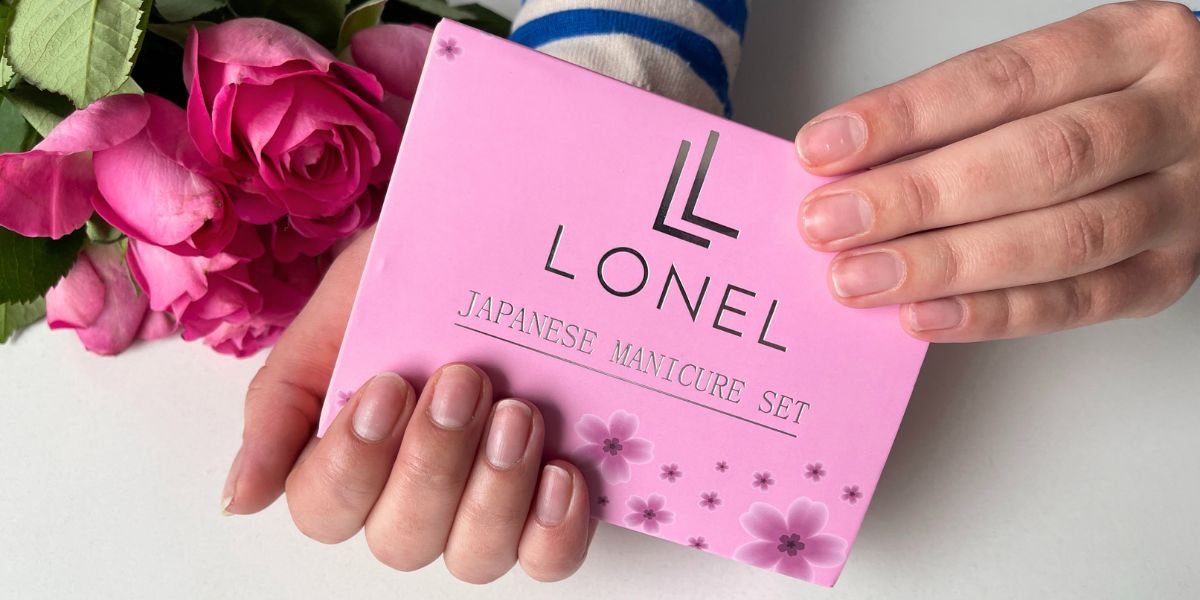 Krásne lesklé nechty s japonskou manikúrou