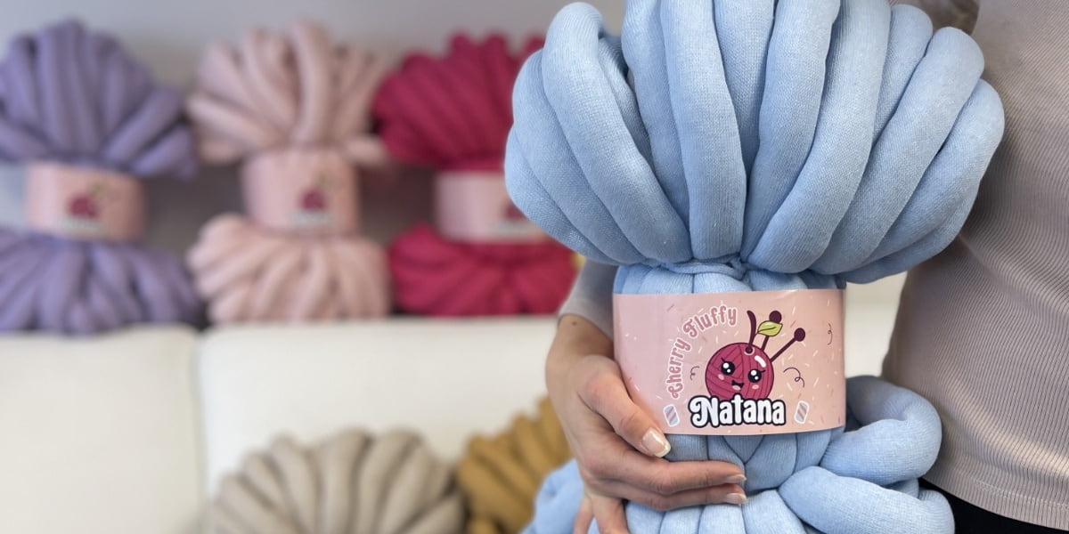 Hrubá priadza Natana Cherry Fluffy na pletenie rukami bez ihlíc